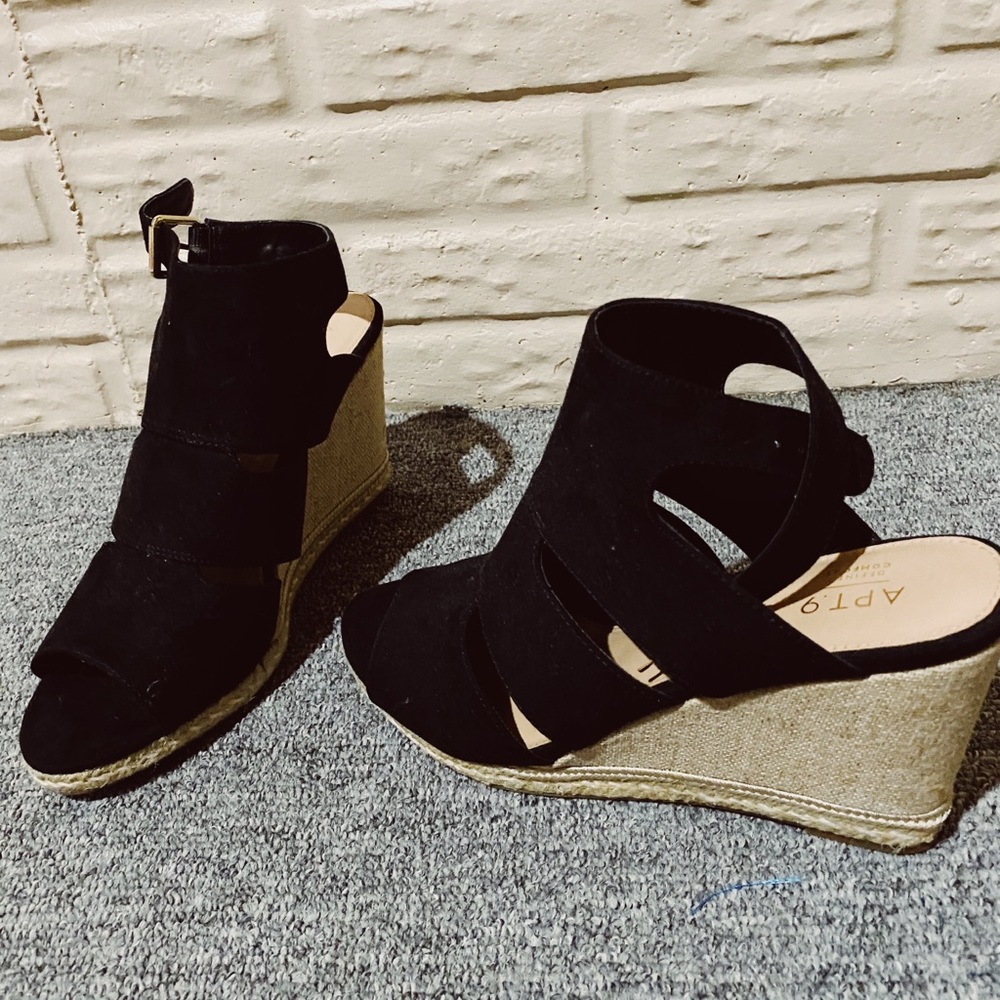 Apt. 9 black sandals with heels